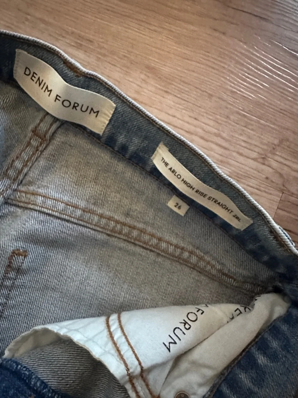 Denim Forum Arlo Straight Leg Jeans - 26 - Picture 4 of 11